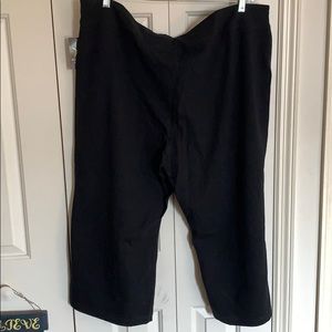 Old Navy Pants - Plus size women’s active capris Old Navy Pants - Plus size women’s active capris